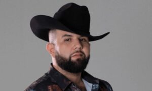 Carín León sigue los pasos de U2 y los Back Street Boys
