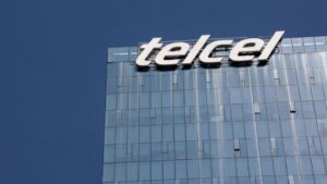 Telcel pide a sus clientes vincular teléfono con CURP e INE o su línea será suspendida