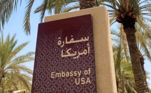 EE.UU. cierra sus embajadas en Kuwait y Arabia Saudita por ataques iraníes