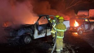 Fuego consume, al menos, 21 autos de CFE en Tuxtla Gutiérrez