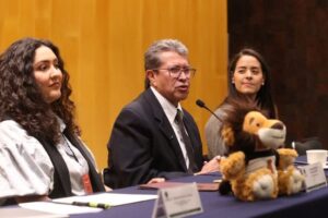 Monreal impulsó participación juvenil en modelo parlamentario en San Lázaro