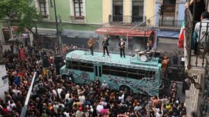 U2 irrumpe en la CDMX y graba su nuevo video musical en el Centro Histórico