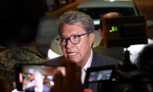 “No vale la pena”: Ricardo Monreal rechaza listas de periodistas